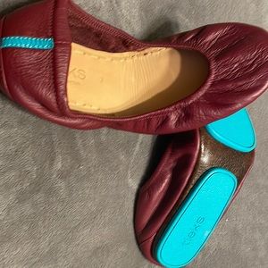 Like new burgundy Tieks!  Size 7.